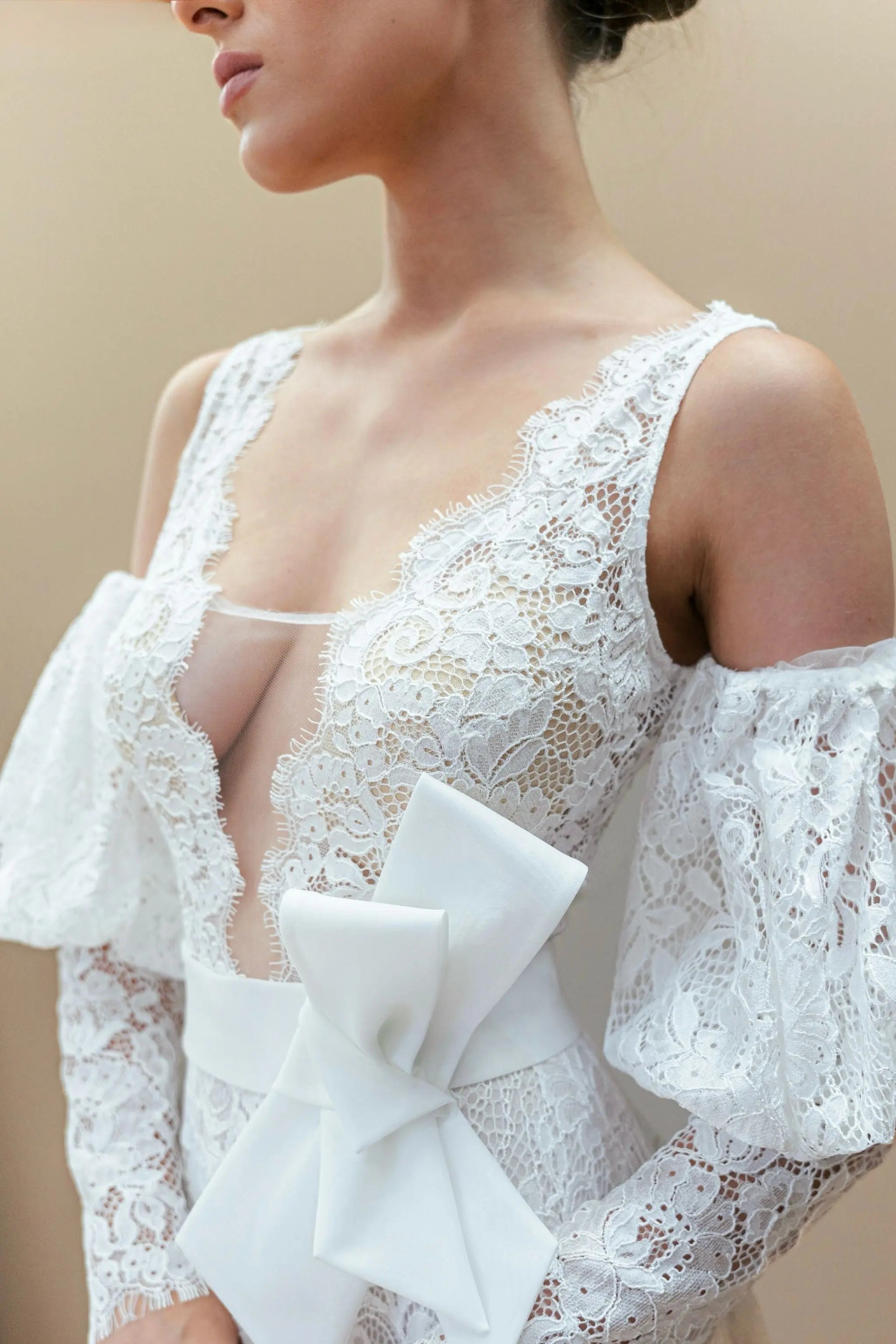  off-the-shoulder puff sleeves