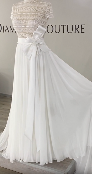 Beautiful bridal gowns with sleeves for an elegant wedding look